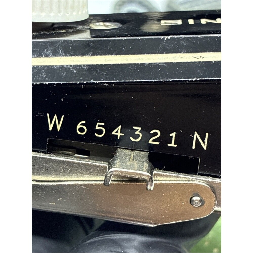 Singer Buttonholer No 160506 Complete with Manual 8 Templates Black Plastic Case - Picture 11 of 15
